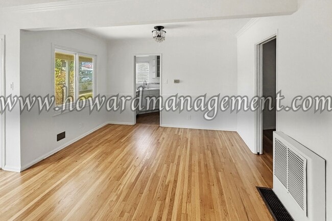 Building Photo - 01658CE
