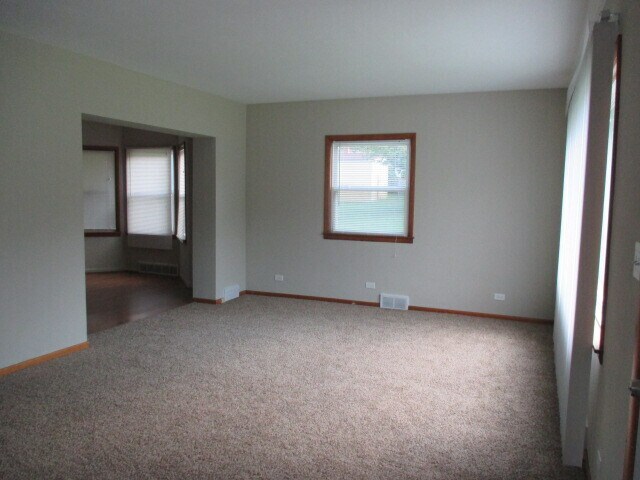 Building Photo - Spacious 4 bedroom 2 bath  home