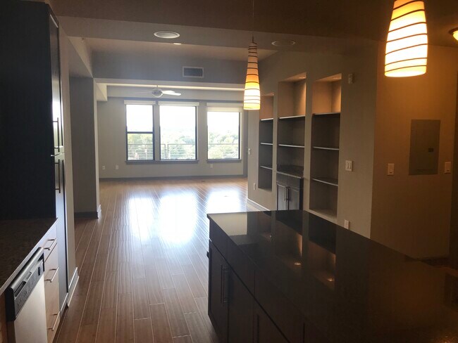 Building Photo - 115 Sandra Muraida Way