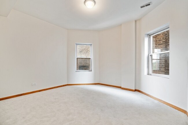 Foto del edificio - 3128 W Warren Blvd
