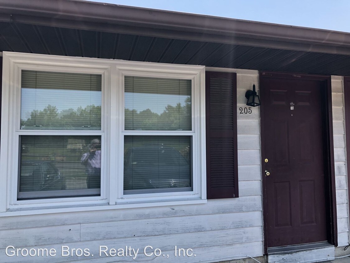 Primary Photo - 201-213 Newbridge Rd