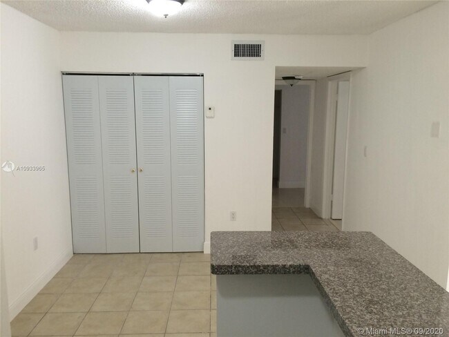 Foto del edificio - 7195 NW 179th St