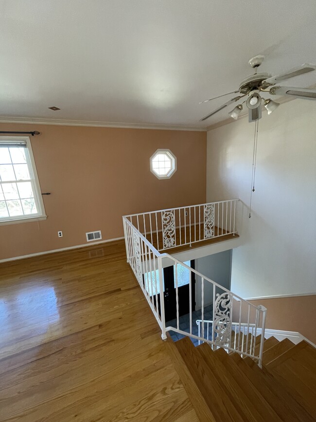 Building Photo - 10817 Colton St
