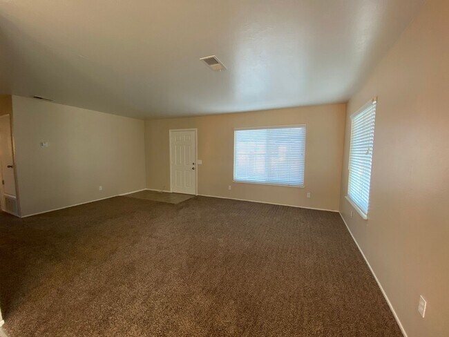 Foto del edificio - Cute Two Bedroom Cozy Home in Marina