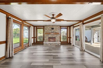 Building Photo - 3002 Hampton Dr