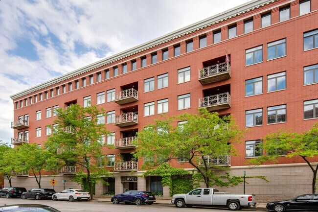 Building Photo - 1155 W Armitage Ave