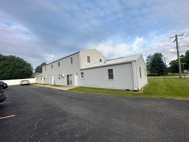 Building Photo - 530 E 3rd St