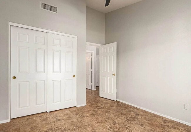 Foto del edificio - 1381 W Gary Dr