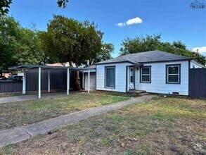 Building Photo - 100 Lilac Ln