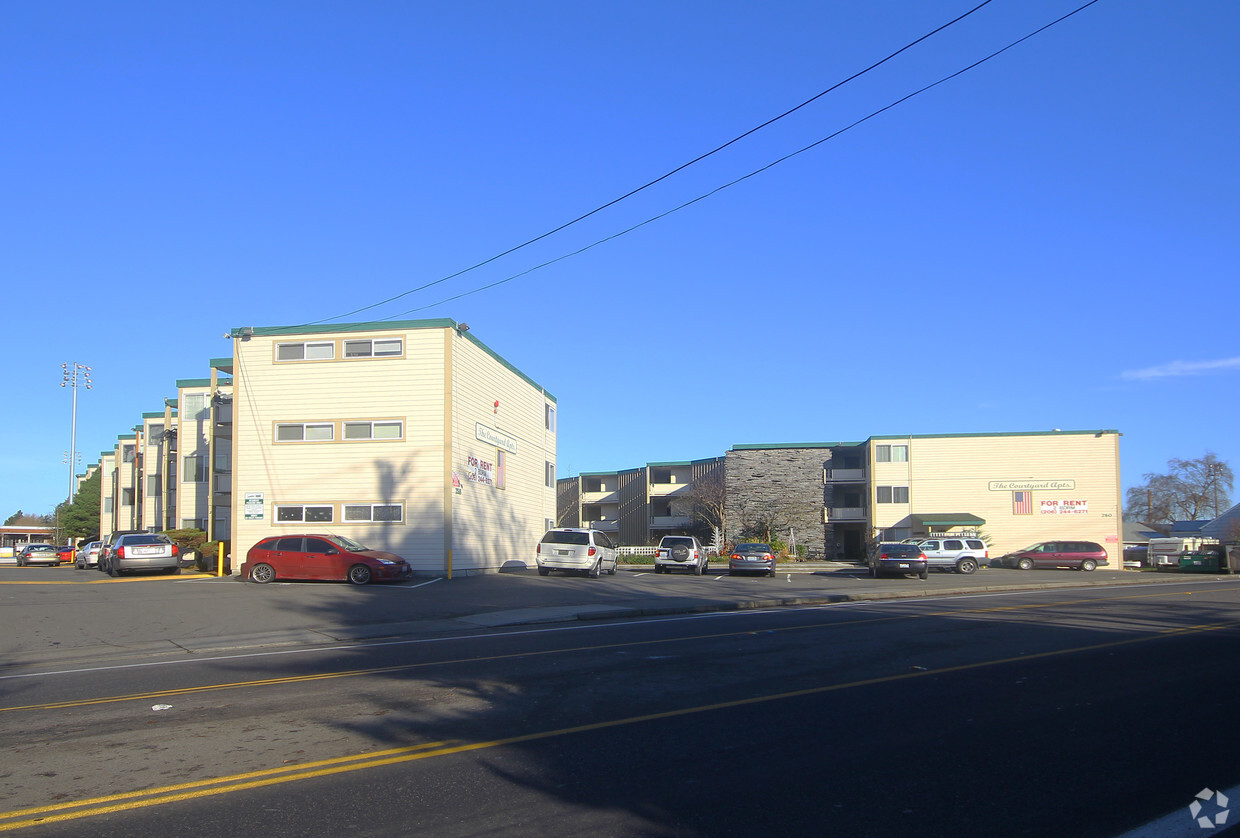 Foto del edificio - The Courtyard Apartments