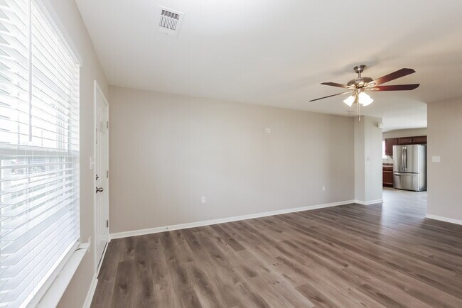 Building Photo - 706 Waterlemon Way