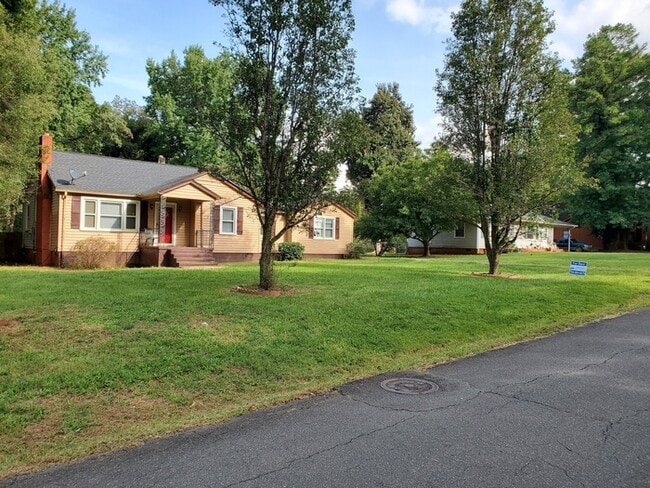 Building Photo - 2509 Park Ln