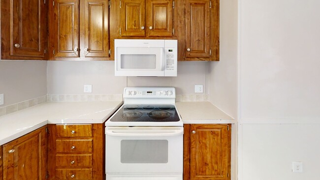 Building Photo - All Electric 3 bedroom, 2 bathroom