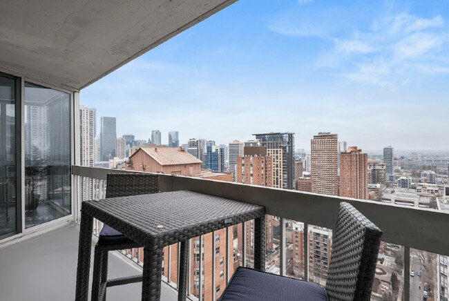 Foto del edificio - 1000 N State St