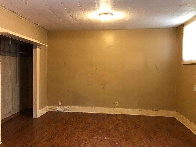 Building Photo - ****112 - C Roberts - Alexandria