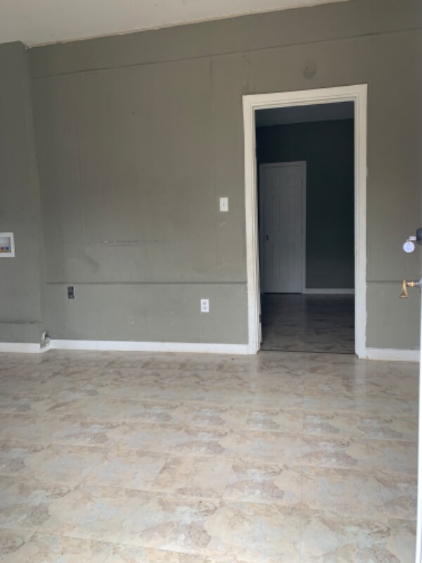 Building Photo - 705 College St