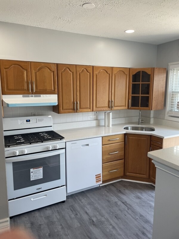 Foto del edificio - 7843 Lockwood Rd