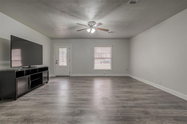 Foto del edificio - Recently Remodeled 3-Bedroom Home with Gat...