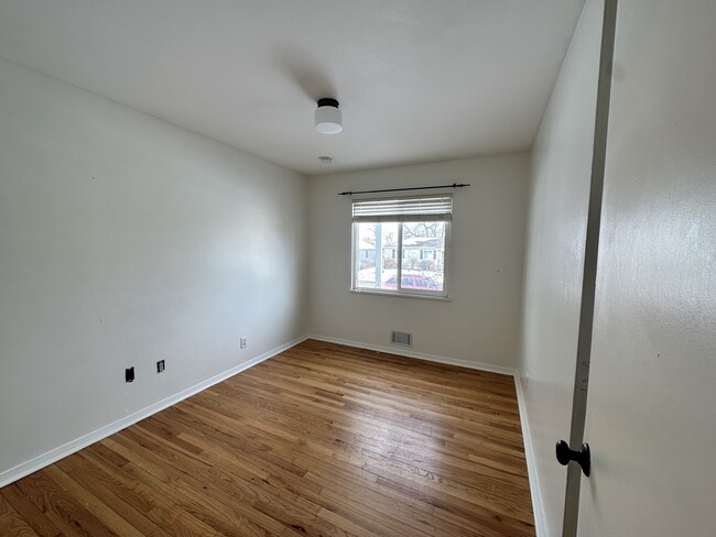 Bedroom - 3012 S Jasmine St