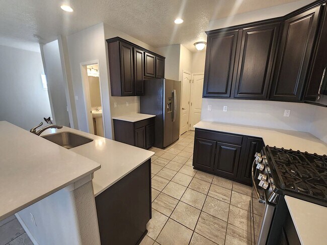 Foto del edificio - Amazing 3 bedroom on Westside! Coors/Ladera. Close to Petroglyphs, I-40.