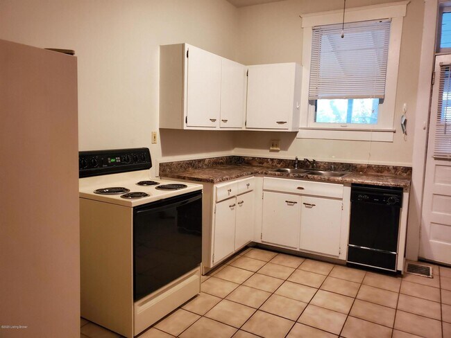 Building Photo - 3903 Kennison Ave