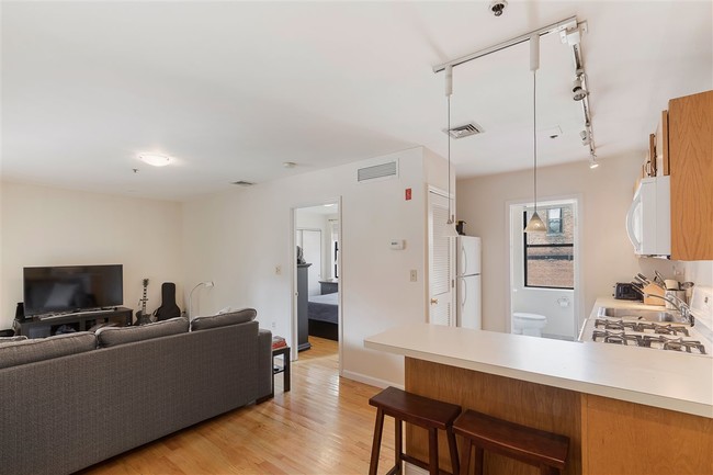 Building Photo - 406 4th St