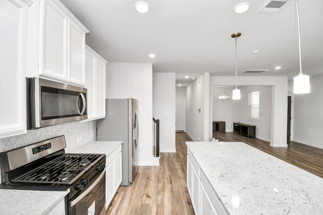 Building Photo - 8213 Rising Stream Dr