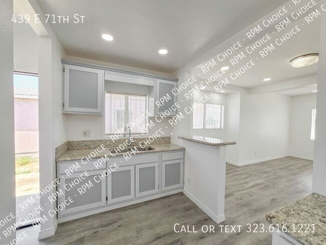 Building Photo - 439 E 71st St