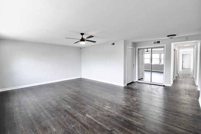 Building Photo - 3338 W Bryn Mawr Ave
