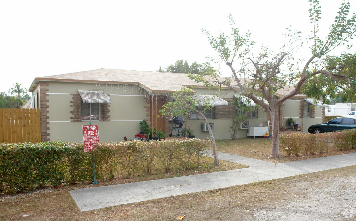 Building Photo - 305 NW 8th St