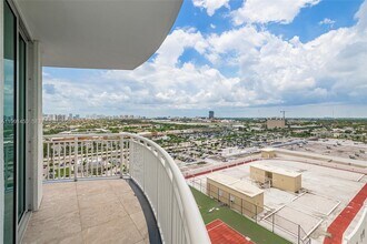 Building Photo - 1755 E Hallandale Beach Blvd