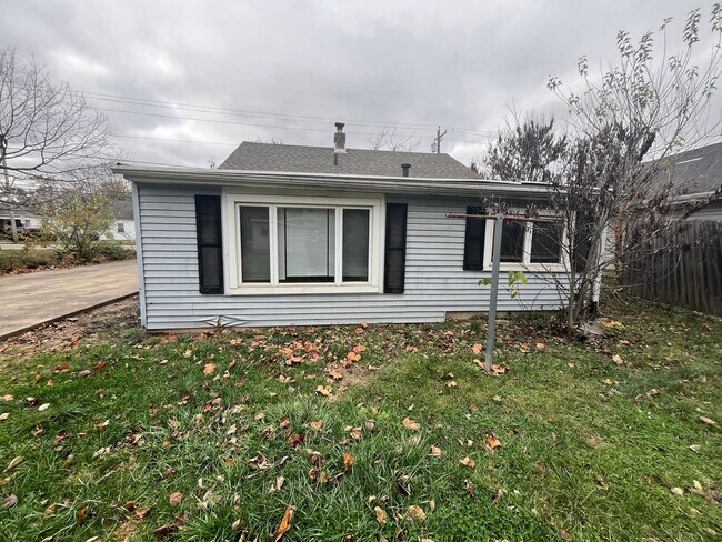 Building Photo - 302 S First St 2BR/1BA (Trenton)
