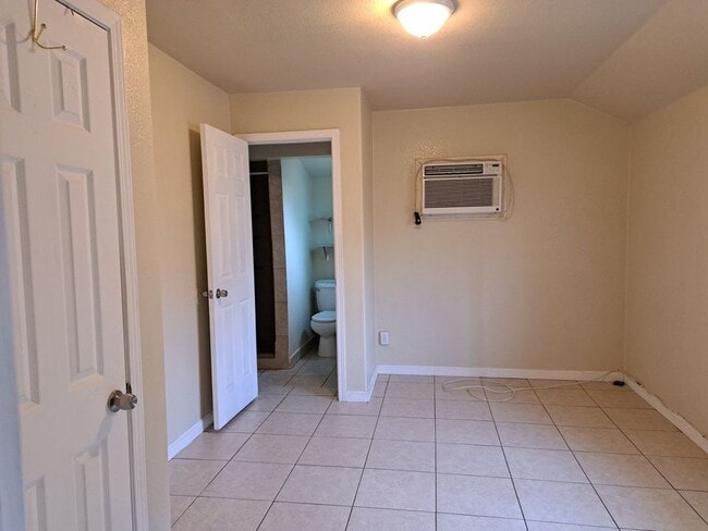Building Photo - 805 Oildale Dr