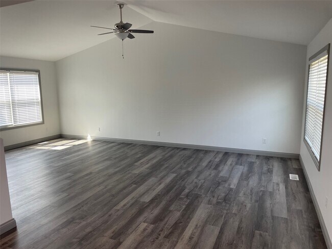 Foto del edificio - 28553 Shallow Water Rd