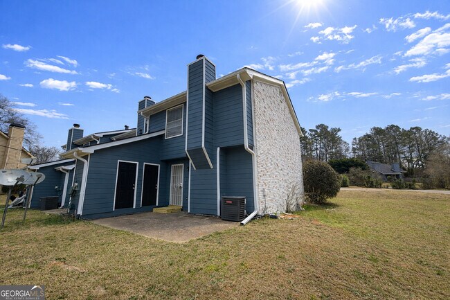 Building Photo - 8515 Pineland Dr