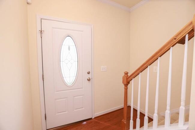 Building Photo - --Available NOW-- Luxury 3 Story Town Home...