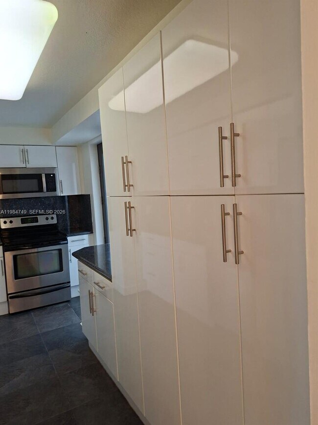 Foto del edificio - 301 Golden Isles Dr