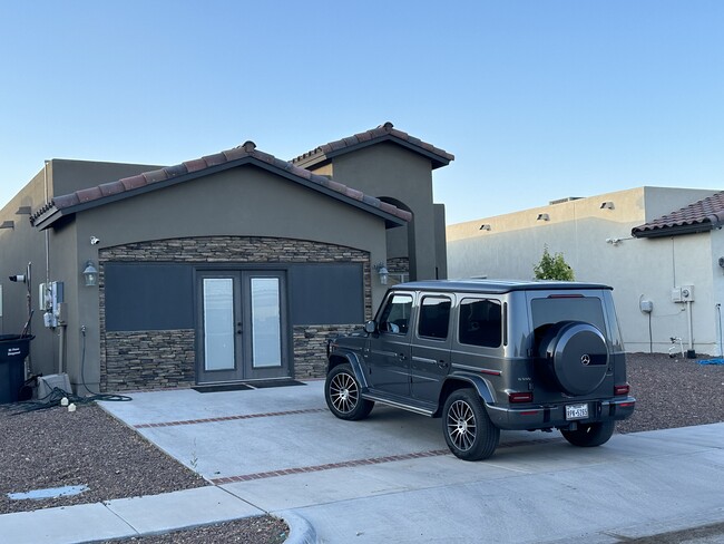 Foto del edificio - 13741 Garforth Ave