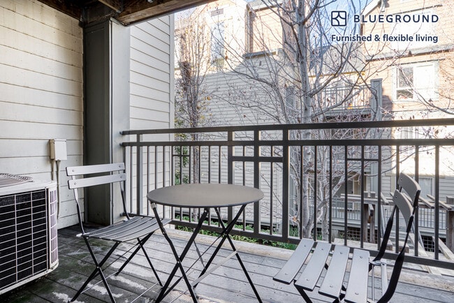 Foto del edificio - 1220 N Fair Oaks Ave