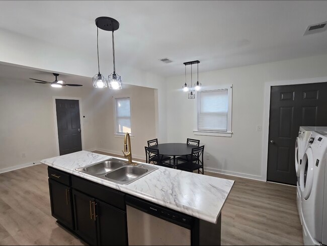 Building Photo - 986 Eldridge Ave