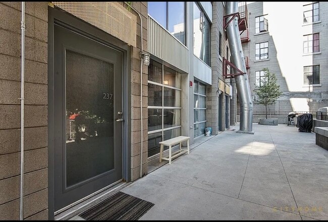 Building Photo - 360 W 300 S