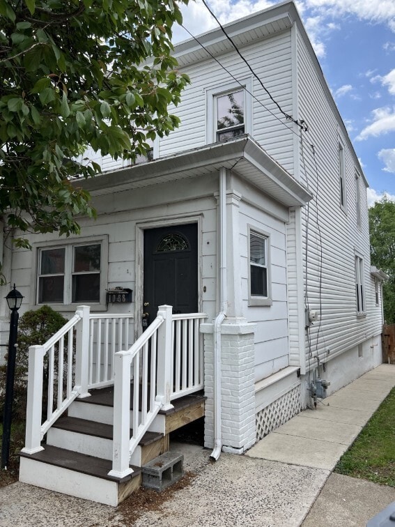 Building Photo - 1088 South St