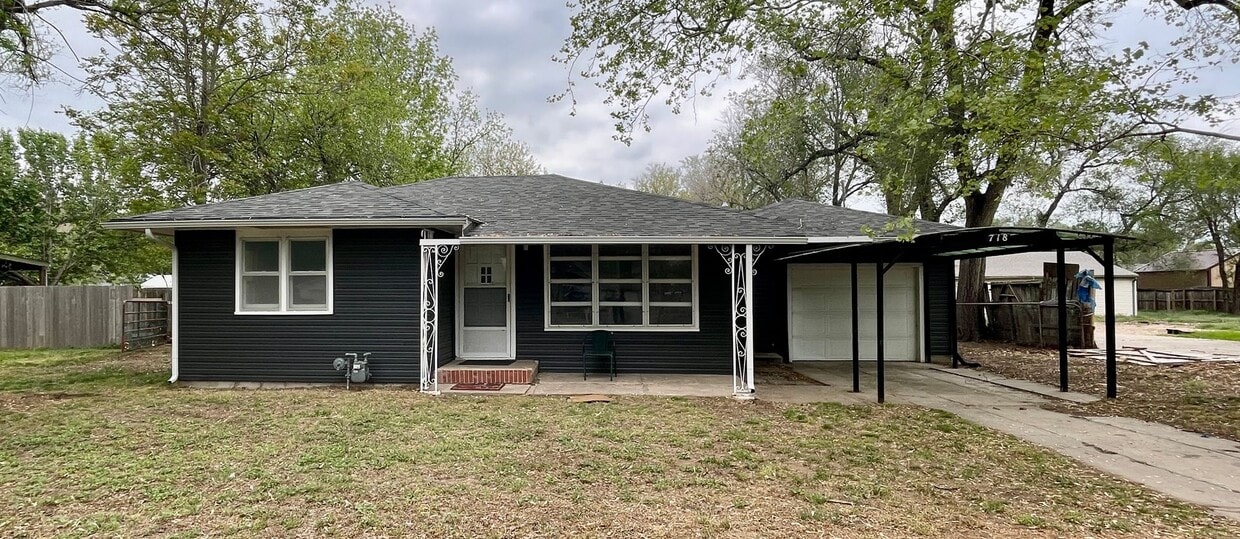 Primary Photo - Spacious Home in Haysville Schools, with M...