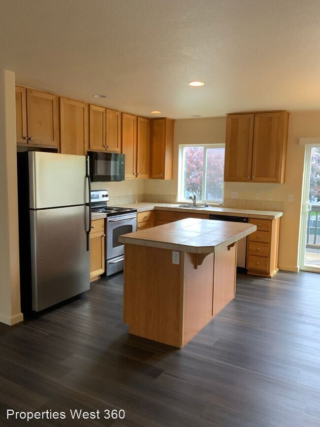 Building Photo - 3 br, 2.5 bath House - 6117 NE 34th Street