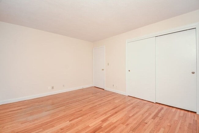 Building Photo - 129 Emerson Gardens Rd