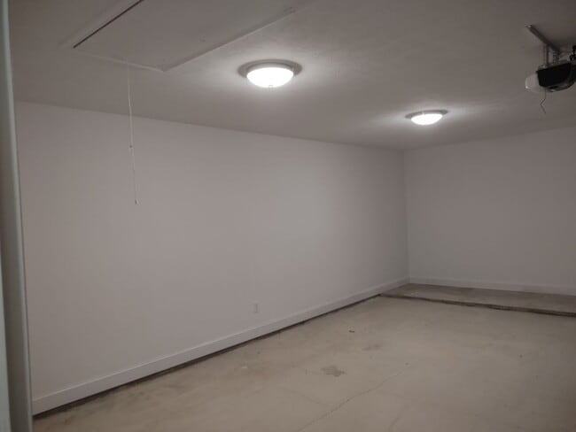 Building Photo - JUST REDUCED!! PLUS..***Move in Special..1...