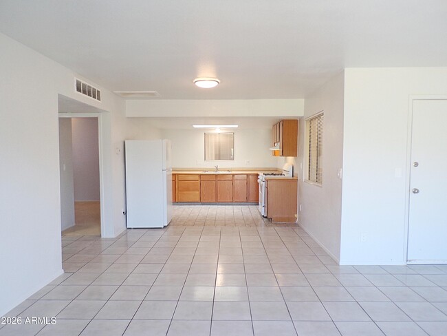 Building Photo - 4545 E Glenn Rd