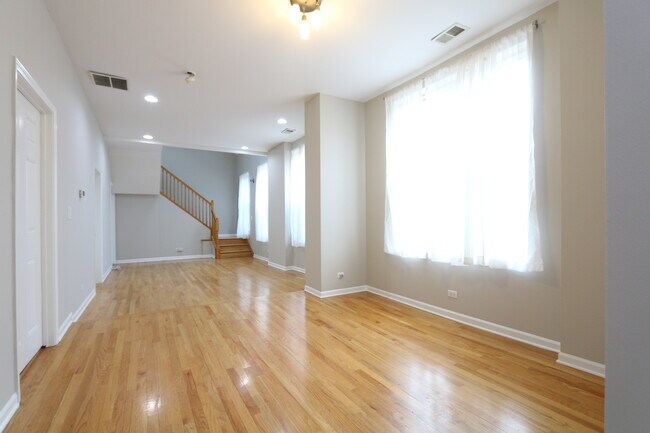 Building Photo - 2059 W 18th St