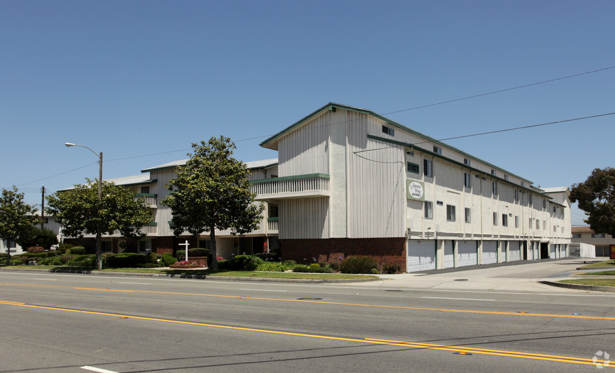 Edificio - Bavarian Village Apartments