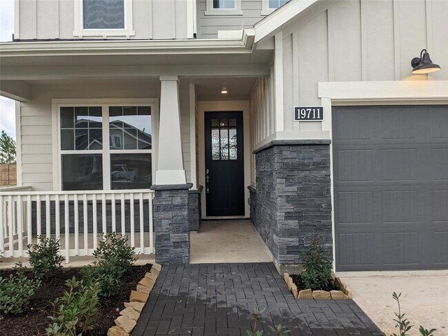 Foto del edificio - 19711 Dwight Eisenhower Dr